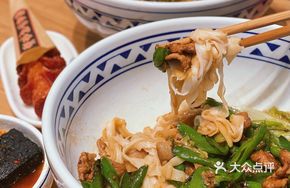 Spicy Pork and Rice Noodles Stir-fry