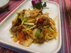 -香巴拉云南餐厅(华莱坞店)