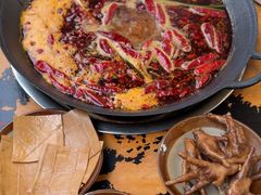 -黄潇洒老火锅(九眼桥宏济巷店)