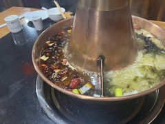 -果松木炭酸菜铜火锅·外婆参鸡汤