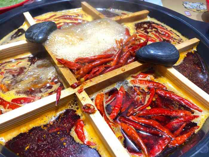 老社区重庆火锅(三台子店)-"老灶台的味道还是蛮不错的,人不多环境也