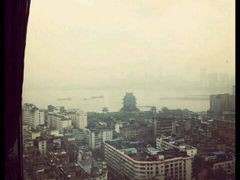 从餐厅向外俯瞰南昌城-东方豪景花园酒店·怡景旋转餐厅