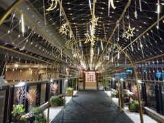 -冰冰龙虾·江湖菜·花园江景餐厅
