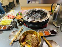 -围炉肉舍•炭烤活鳗•丹东海鲜烤肉(步行街店)