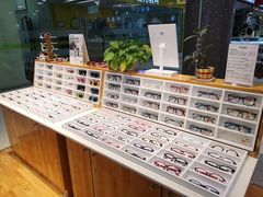 -MiRi眼镜连锁·蔡司·尼康控优点合作店(莘庄店)