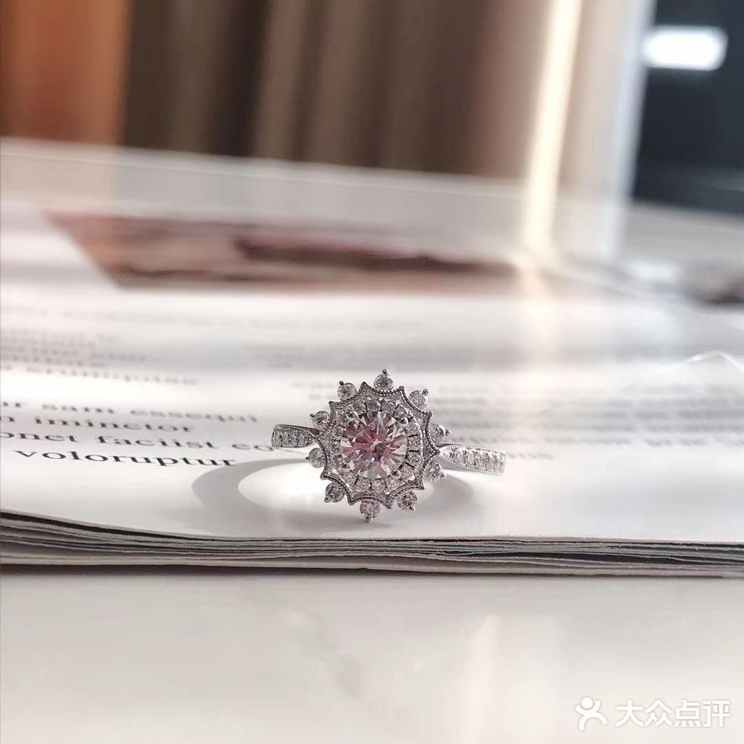 超级超级显大款钻戒