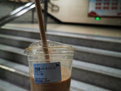 -瑞幸咖啡(岳家嘴地铁站店)