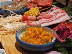 黑牛六拼-明洞阿姨·韩式酱蟹烤肉·创意料理(三元桥店)