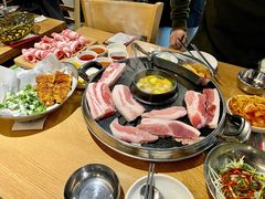 -江南猪肉商会无限续吃(弘大店)
