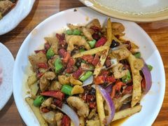 干煸肥肠-茅屋大酒店