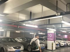 -虹桥火车站-停车场