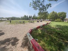 -田园东方蜜桃村的田野营地