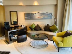 -上海滴水湖皇冠假日酒店