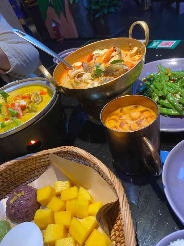 忆暹罗·东南亚餐厅(城西银泰店)-"[薄荷]环境:整体环境偏安静,装修