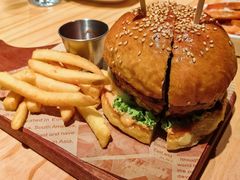 -三勾JJJ Burger&Coffee(梅溪湖店)