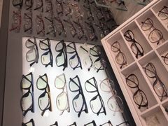 -回瑞眼镜·蔡司·依视路官方授权店(广益路万达店)