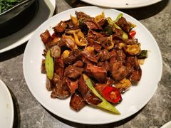 鸡枞菌炒牛柳粒-港丽餐厅(来福士店)