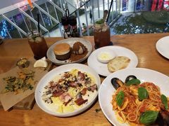 -ROAST coffee & eatery