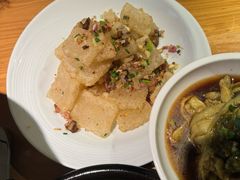 -帅巴人舅母子腊蹄民俗村