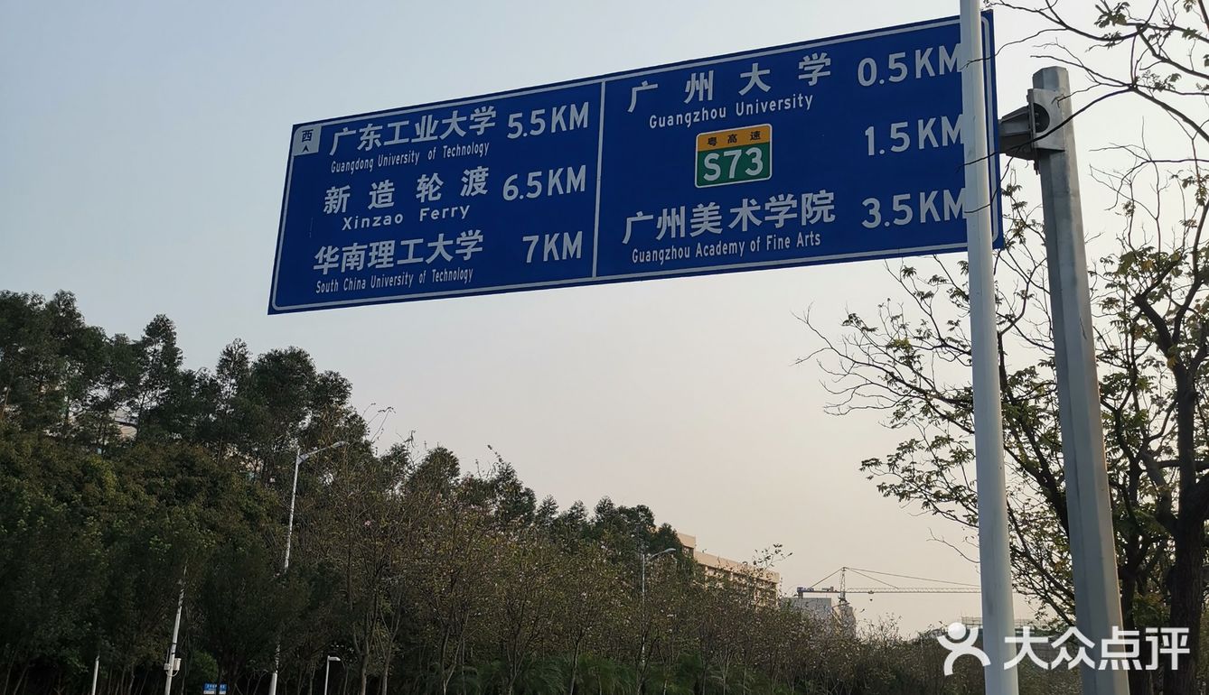 找个有水有草坪的环境好的地吧