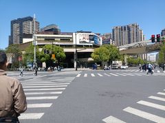 -瑞虹新天地月亮湾