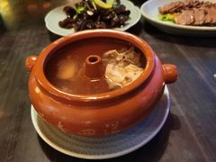 云南名材汽锅鸡&nbsp;/例-丽江金茂凯悦臻选酒店-滇香馆