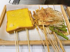 -山野的朋友露营炭火烤肉