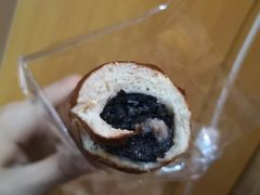 碱水墨鱼肠-天井·丑面包搭咖啡