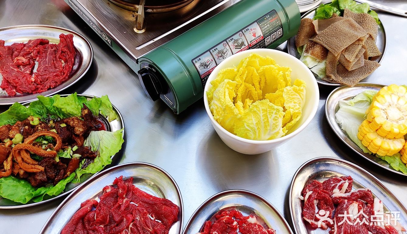 梧桐树下的老洋房露台真牛肉火锅