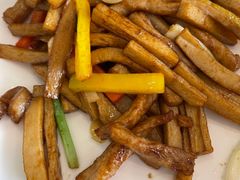 杏鲍菇烧爽肉-鸿运酒楼