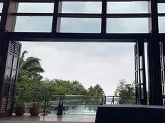 -亚龙湾喜来登·美景台大堂吧