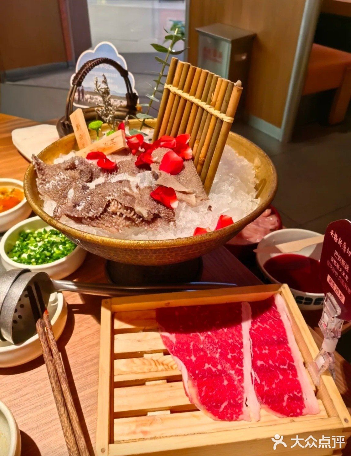 巴奴毛肚火锅:鲜脆爽口,燃情味蕾的火锅盛宴!