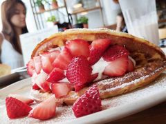 草莓松饼-ROAST coffee & eatery