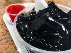 龟苓膏加草莓酱-百花传统甜品店(原址店)