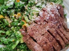 羽衣甘蓝配煎牛柳-VESH COFFEE(定西路店)