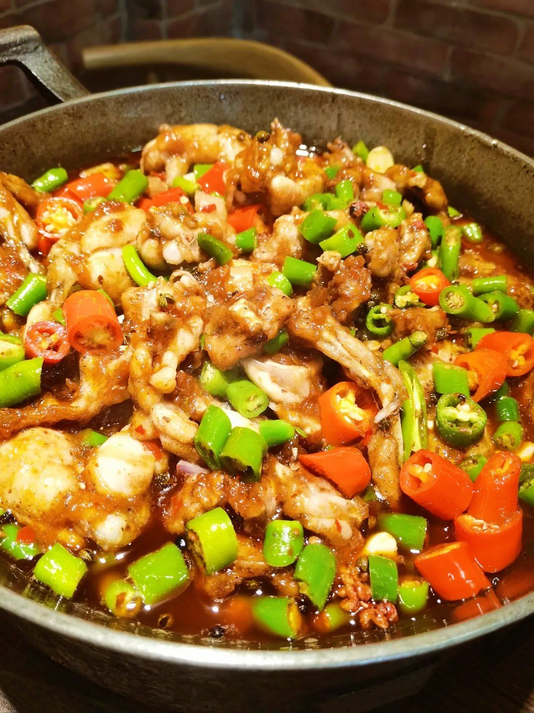 目前吃过最肥美的牛蛙!