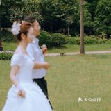 『草坪婚礼｜户外婚礼的绝美颜色』