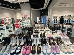 -百年港湾奥特莱斯(香炉礁店)