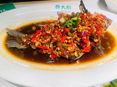 香酥大鲫鱼-费大厨辣椒炒肉(通州万达店)