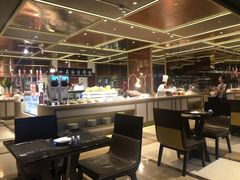 -大中华希尔顿酒店-念自助餐·嗨啤·小龙虾