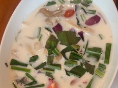 -Chom Cafe and Restaurant