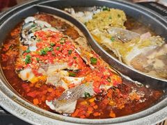 -阿瓦山寨·湘菜现炒·剁椒鱼头王(咸阳总店)