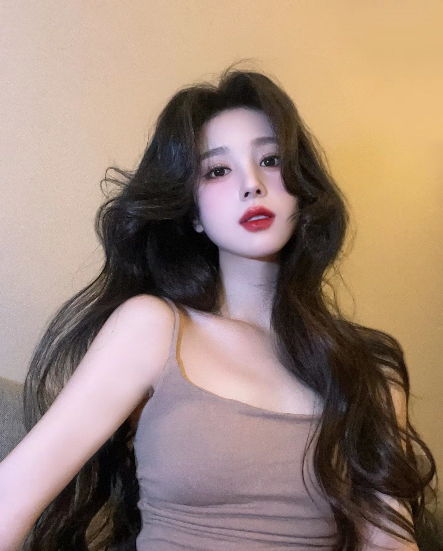 黑色长卷发#发型推荐#简单又好看的发型#今日发型#烫发#蛋卷中长发