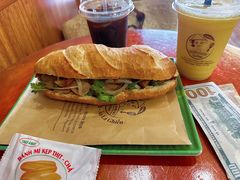 -Bánh Mì Huynh Hoa