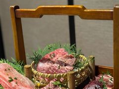 -山川小町·极番烧肉(新地假日广场店)