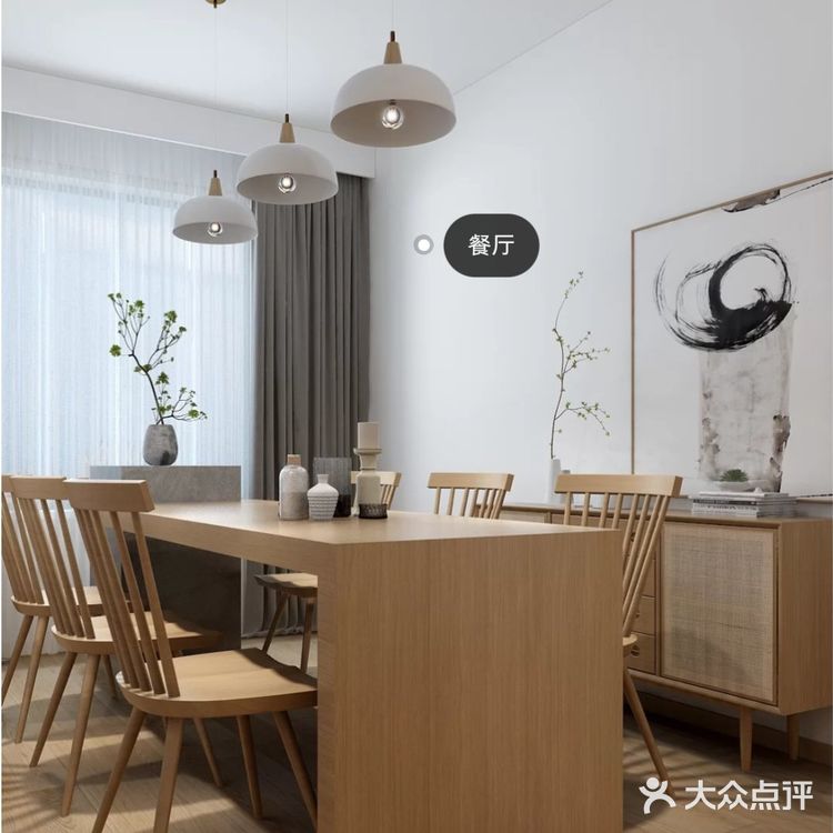 餐厅使用原木桌椅来迎合日式风格