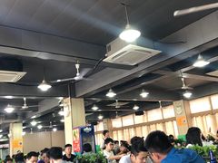 大堂-皖北巫氏三胖地锅鸡(长淮总店)