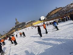 -采薇庄园四季滑雪场