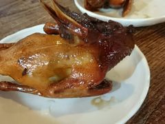 红烧乳鸽-煲煲掂风味煲仔饭餐厅(西区店)