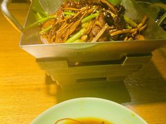 干锅香煸茶树菇-弄堂里(雨花客厅店)